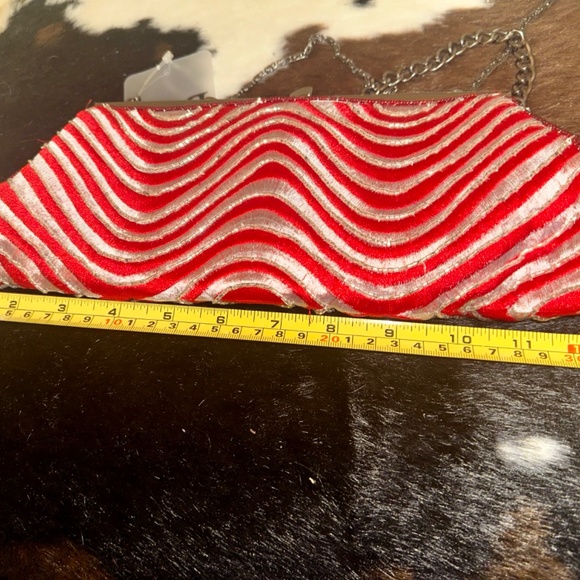 Red & White Embellished Handbag with shoulder chains and hand chains - Picture 4 of 8